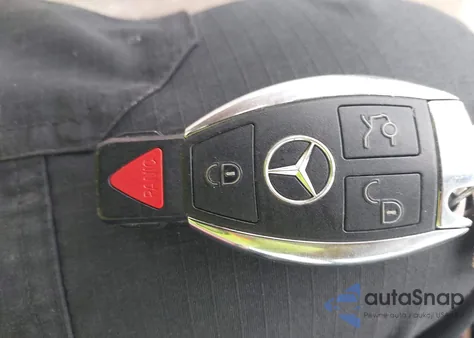 2015 Mercedes-Benz Glk 350 4Matic z USA, uszkodzony, nr VIN WDCGG8JB7FG378402